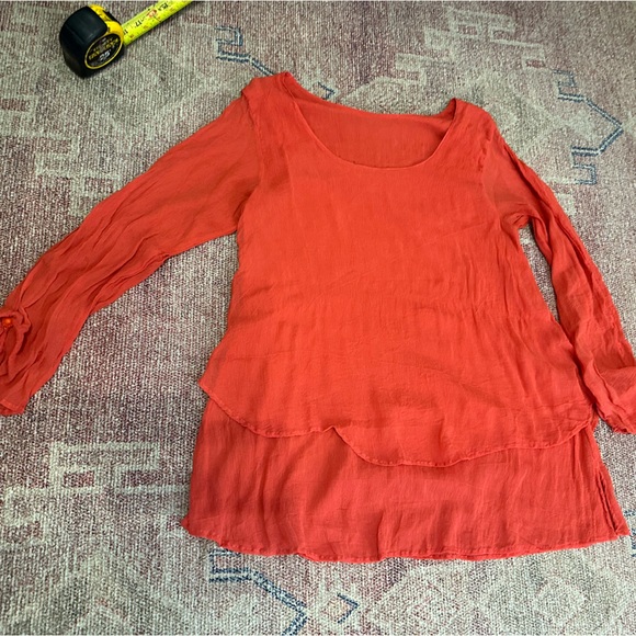 URU red delicate silk tiered long sleeve blouse with button detail size small - Picture 6 of 12